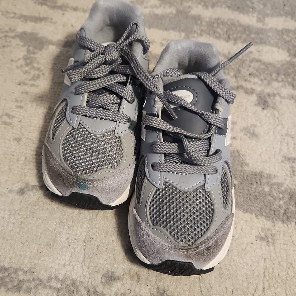 New Balance Kids' Gray Athletic Sneakers - Comfortable Everyday Shoes Size 7C - Picture 2 of 9